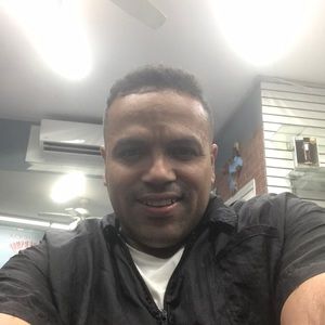 Meet your Posher, Efrain